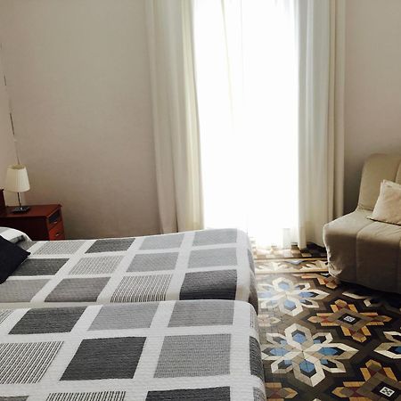 Hostal Eixample Барселона Номер фото