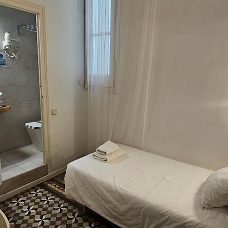 Hostal Eixample Барселона Экстерьер фото