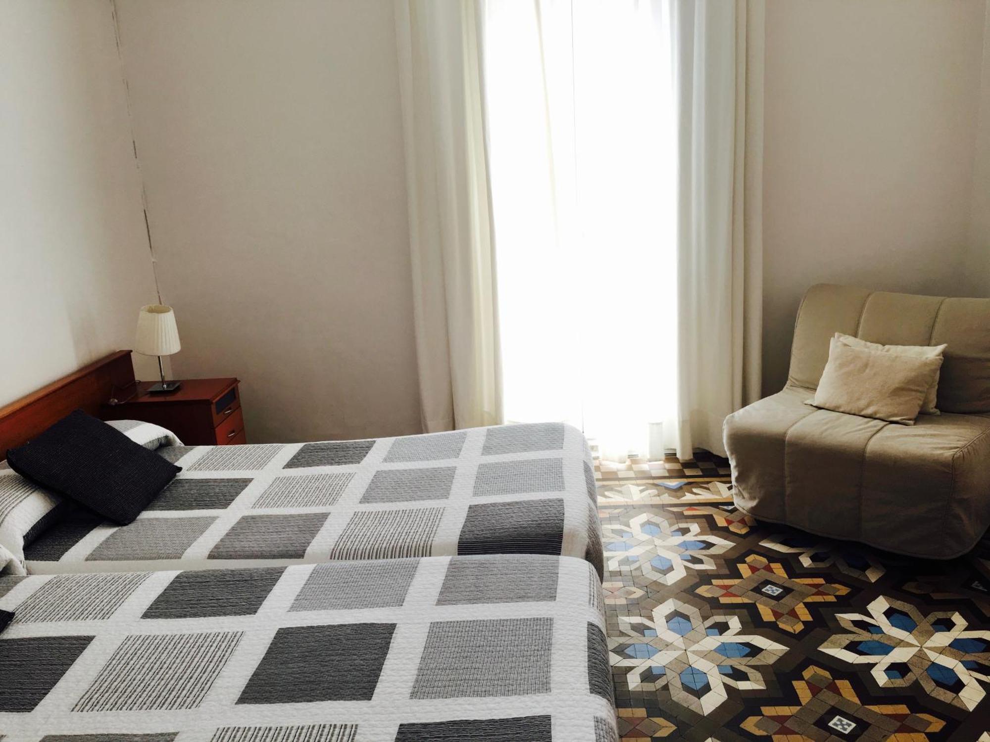 Hostal Eixample Барселона Номер фото