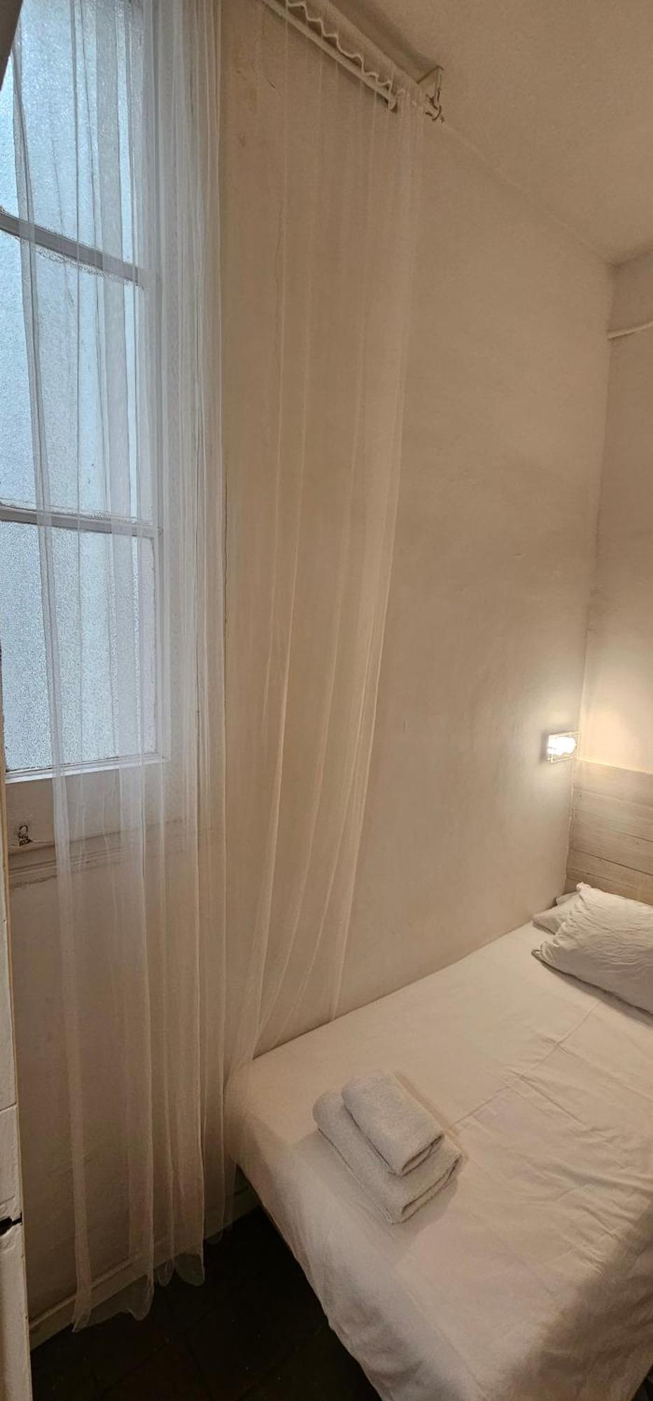 Hostal Eixample Барселона Экстерьер фото