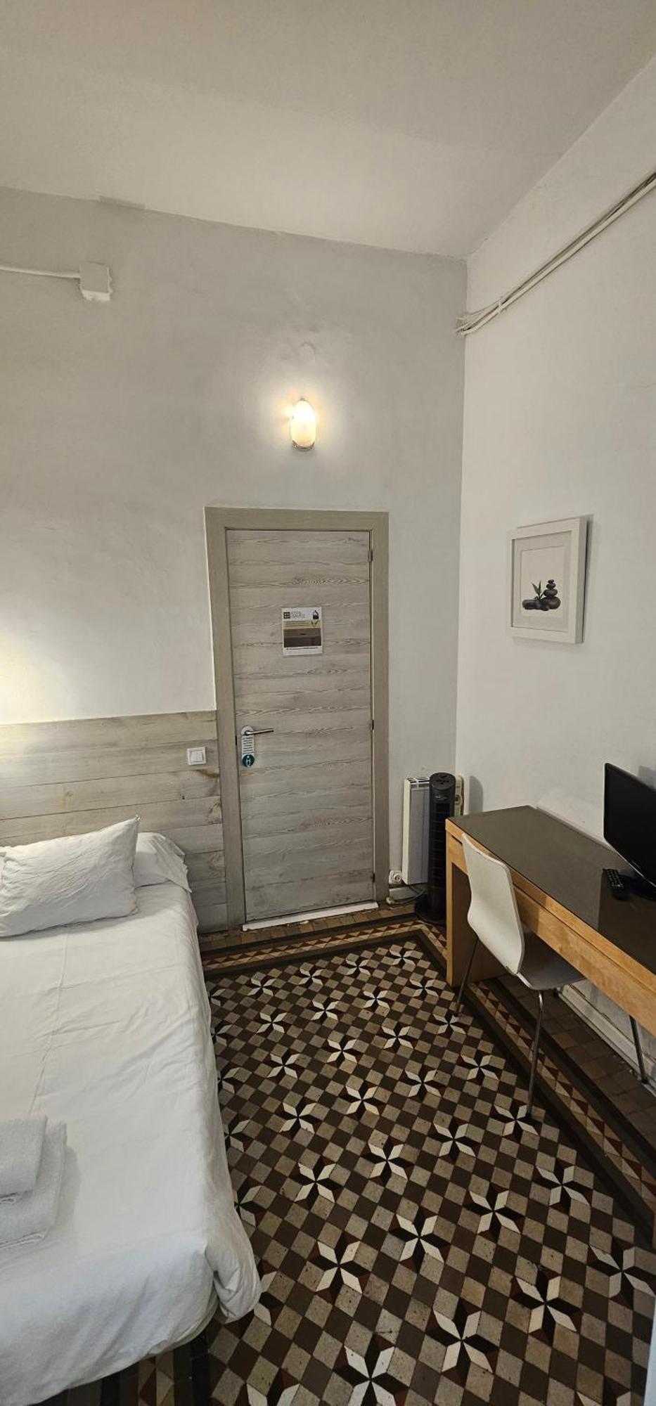 Hostal Eixample Барселона Экстерьер фото